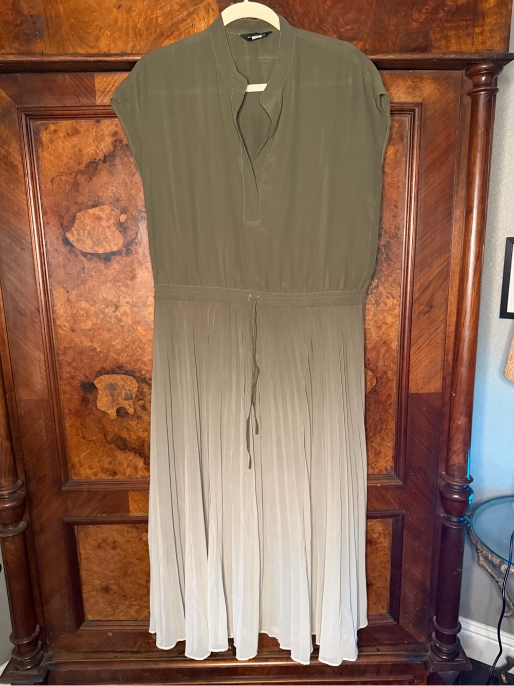 Club Monaco Olive Green & Ivory Ombré Pleated Midi Dress - Size 12